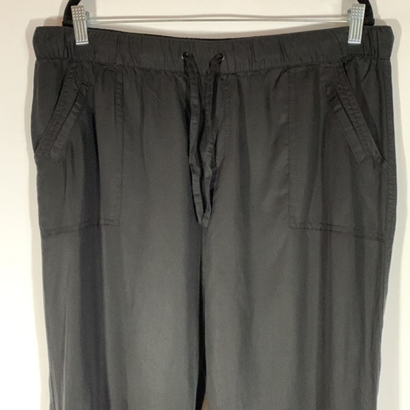 Addition Elle Black Crop Capri Pants with Pockets - Picture 2 of 9